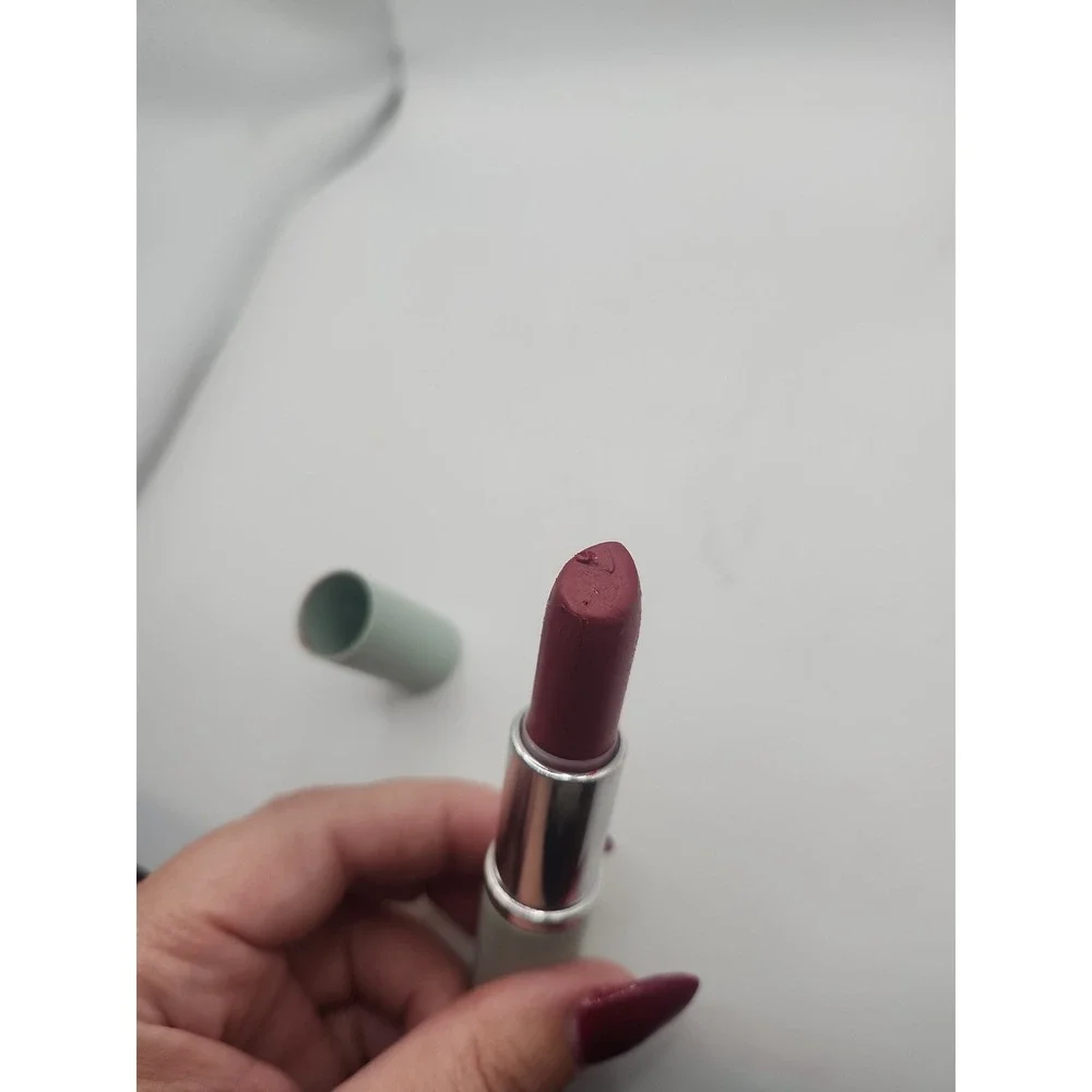 Clinique Different Lipstick Rhubarb Poppy discontinued